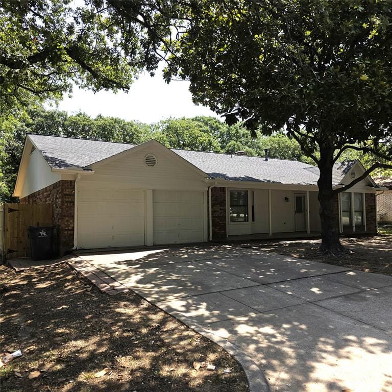 5525 Parliament Drive, Arlington TX 76017 - Photo 2