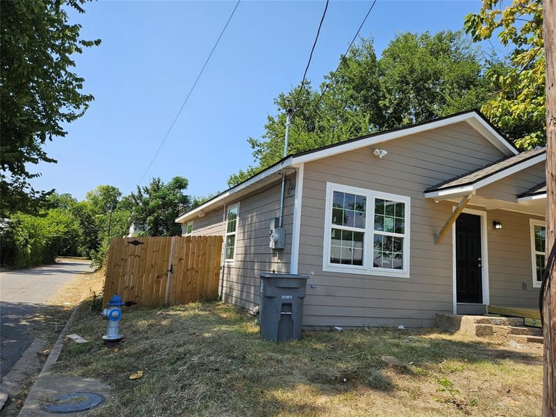 4703 Frank Street, Dallas TX 75210 - Photo 2