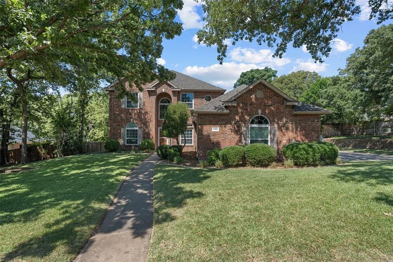 725 Big Horn Trail, Crowley TX 76036