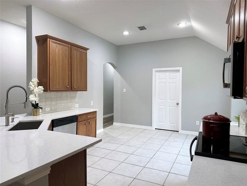 1351 Clearwater Drive, Grand Prairie TX 75052 - Photo 3