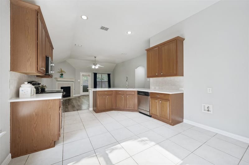 1351 Clearwater Drive, Grand Prairie TX 75052 - Photo 5