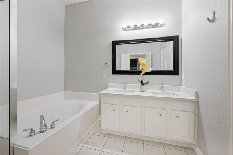 1351 Clearwater Drive, Grand Prairie TX 75052 - Photo 9