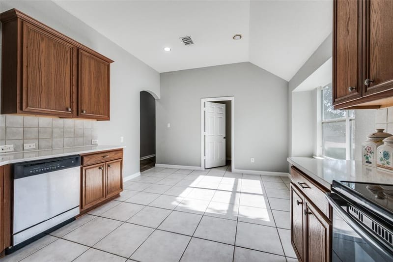 1351 Clearwater Drive, Grand Prairie TX 75052 - Photo 18