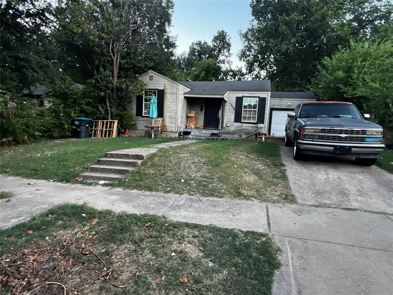 1208 E Jessamine Street, Fort Worth TX 76104