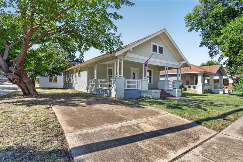 1201 W Arlington Avenue, Fort Worth TX 76110 - Photo 2