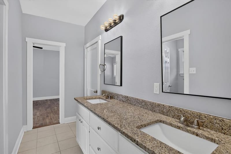 1201 W Arlington Avenue, Fort Worth TX 76110 - Photo 17