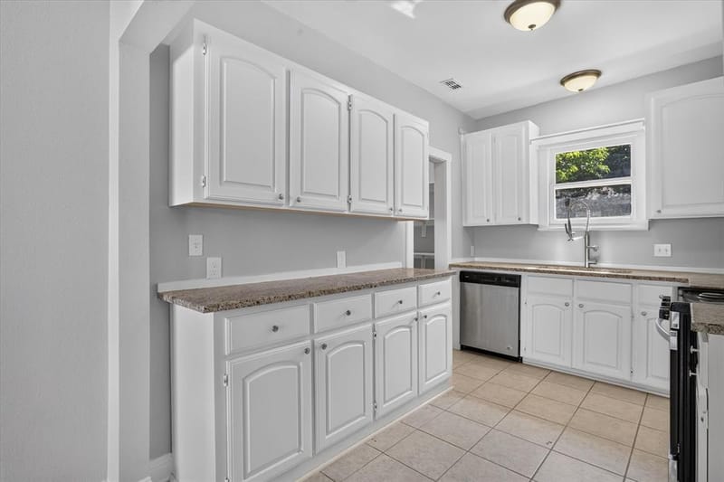 1201 W Arlington Avenue, Fort Worth TX 76110 - Photo 10