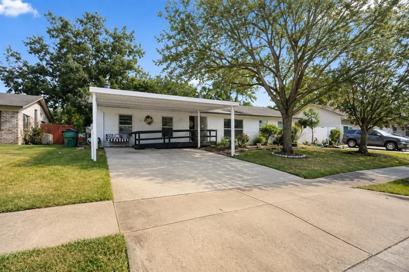 821 Milky Way, Garland TX 75040 - Photo 2