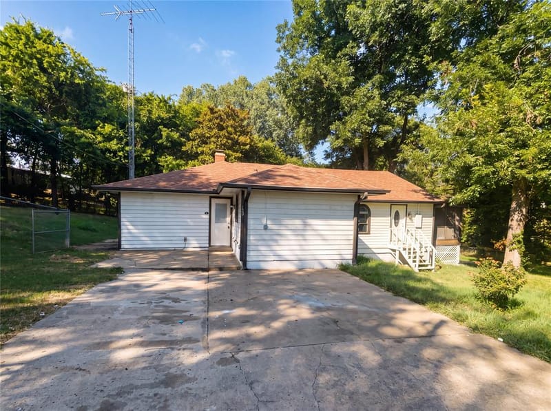 120 Rs County Road 1623, Lone Oak TX 75453