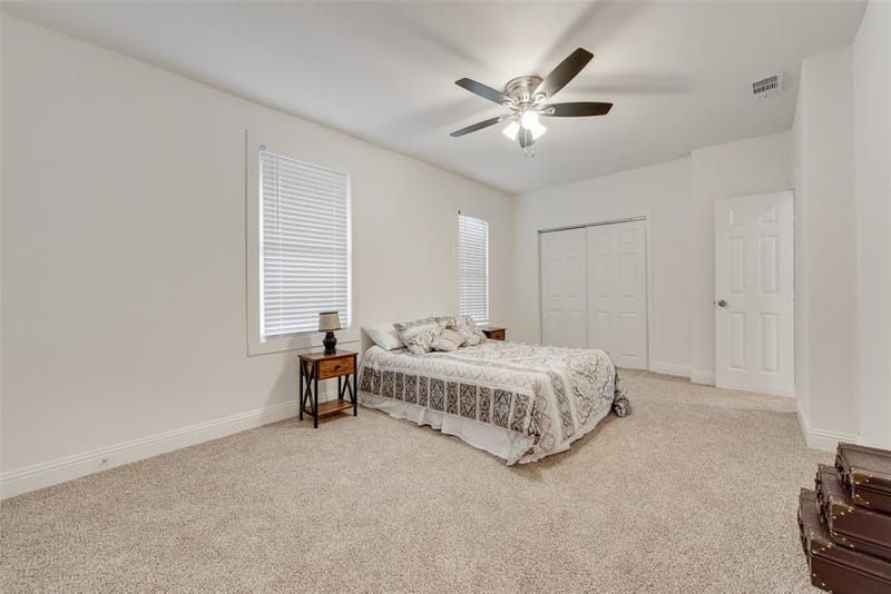 1205 W Arlington Avenue, Fort Worth TX 76110 - Photo 12