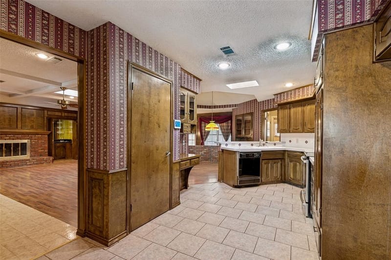 9015 Hunters Glen Trail, Fort Worth TX 76120 - Photo 14