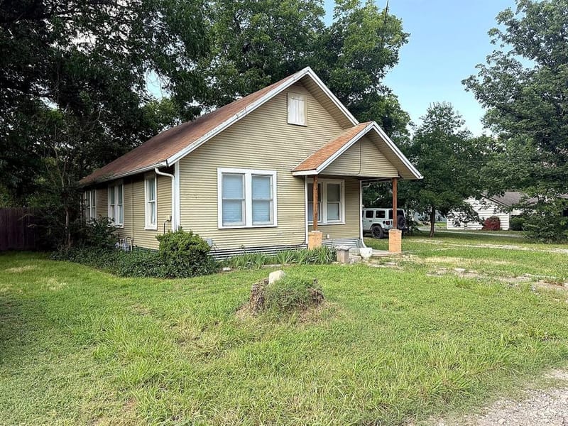 620 W 12th Street, Bonham TX 75418