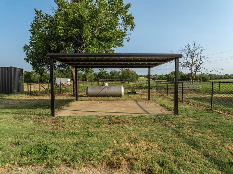 1122 W White Oak Road, West TX 76691 - Photo 28