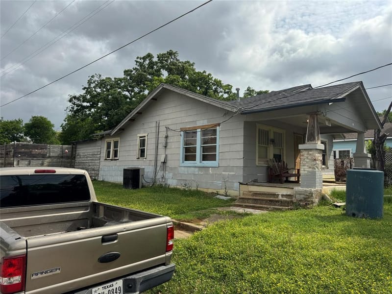 3301 Baylor Street, Fort Worth TX 76119 - Photo 5