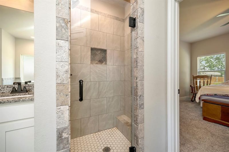 917 E 3rd Street, Springtown TX 76082 - Photo 23