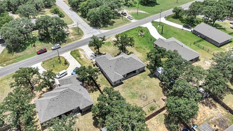 917 E 3rd Street, Springtown TX 76082 - Photo 2