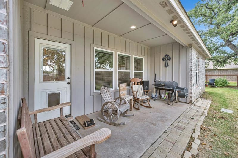 917 E 3rd Street, Springtown TX 76082 - Photo 6