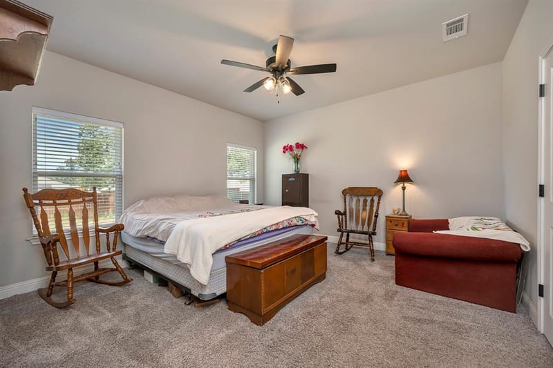 917 E 3rd Street, Springtown TX 76082 - Photo 17