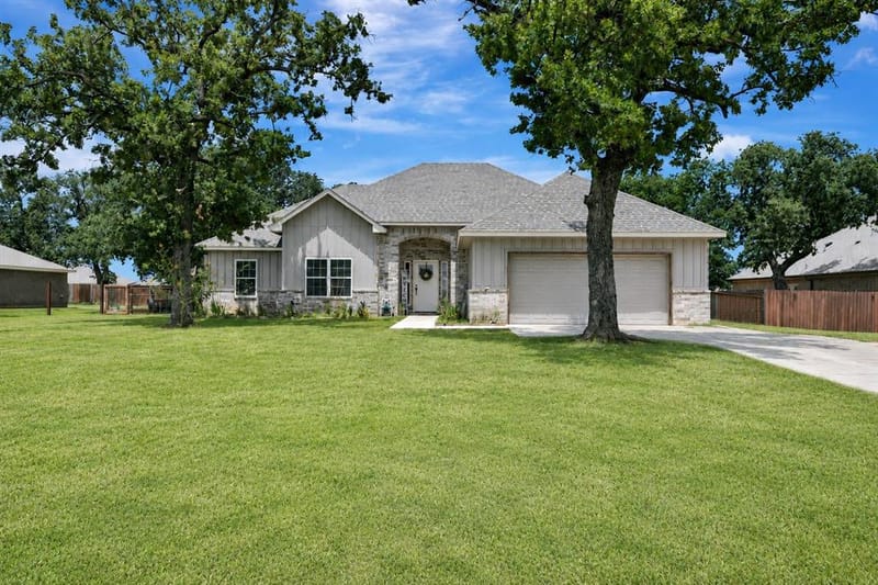 917 E 3rd Street, Springtown TX 76082