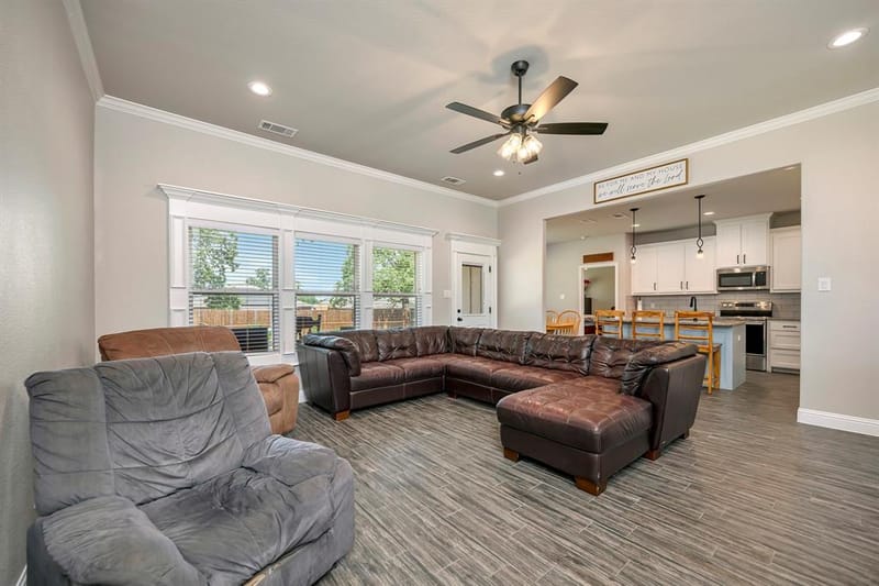 917 E 3rd Street, Springtown TX 76082 - Photo 9