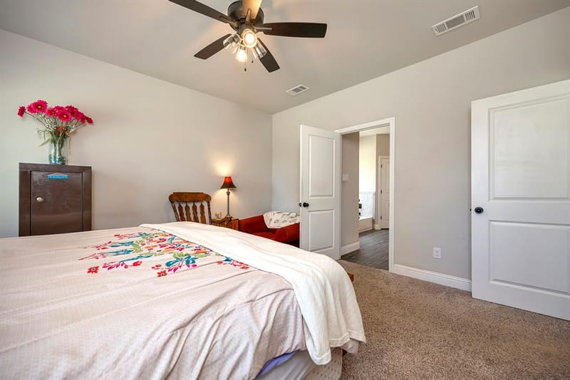 917 E 3rd Street, Springtown TX 76082 - Photo 18