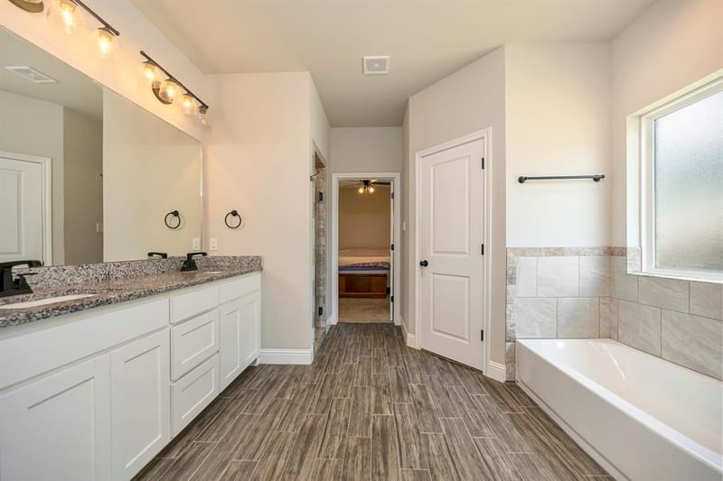 917 E 3rd Street, Springtown TX 76082 - Photo 4