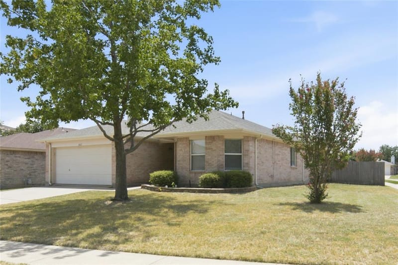 1065 Triple Crown Drive, Fort Worth TX 76179 - Photo 6