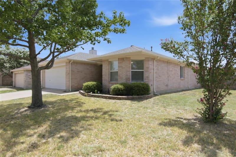 1065 Triple Crown Drive, Fort Worth TX 76179 - Photo 5