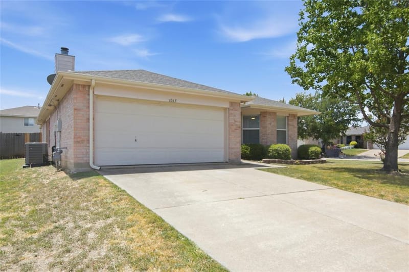 1065 Triple Crown Drive, Fort Worth TX 76179 - Photo 4