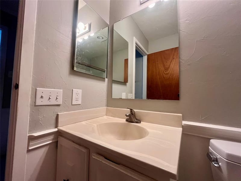 7410 Boisenberry Lane, Dallas TX 75249 - Photo 23