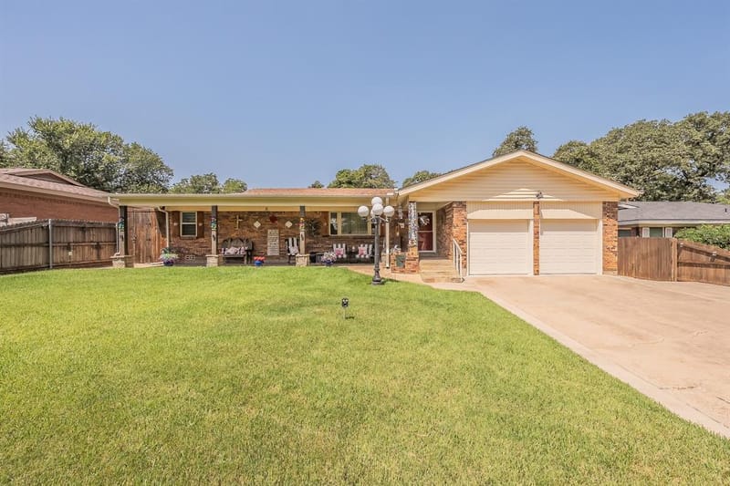 1045 Valentine Street, Hurst TX 76053