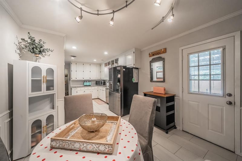 1045 Valentine Street, Hurst TX 76053 - Photo 8