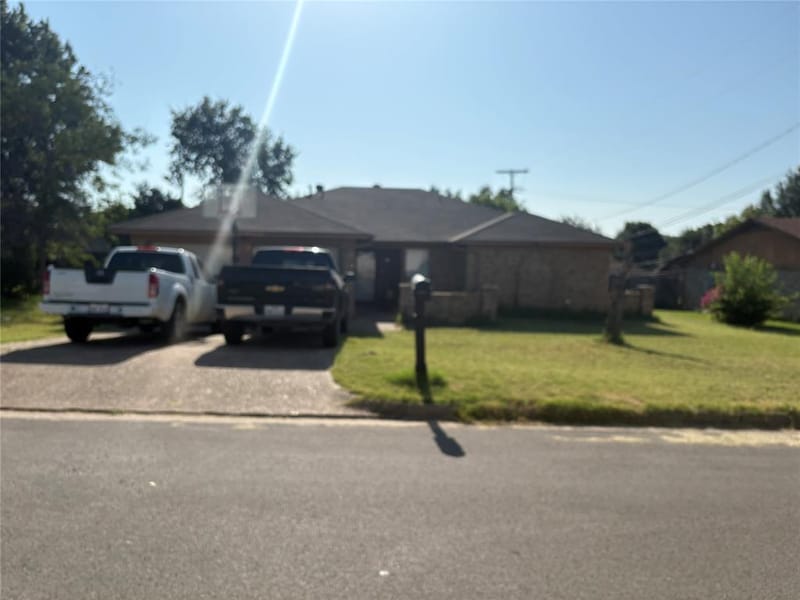 909 Cottonwood Trail, Benbrook TX 76126