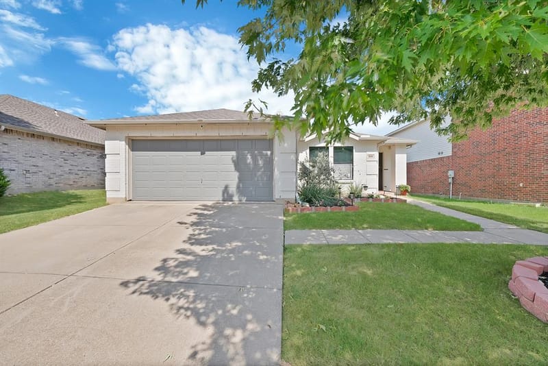 7604 Scarlet View Trail, Fort Worth TX 76131 - Photo 2