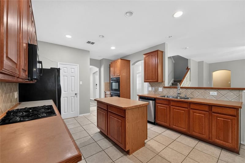 720 Big Horn Trail, Crowley TX 76036 - Photo 13