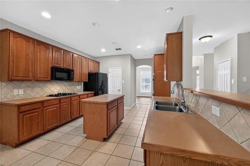 720 Big Horn Trail, Crowley TX 76036 - Photo 14