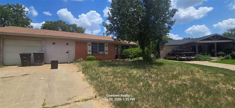 1053 Cole Court, Fort Worth TX 76115 - Photo 2