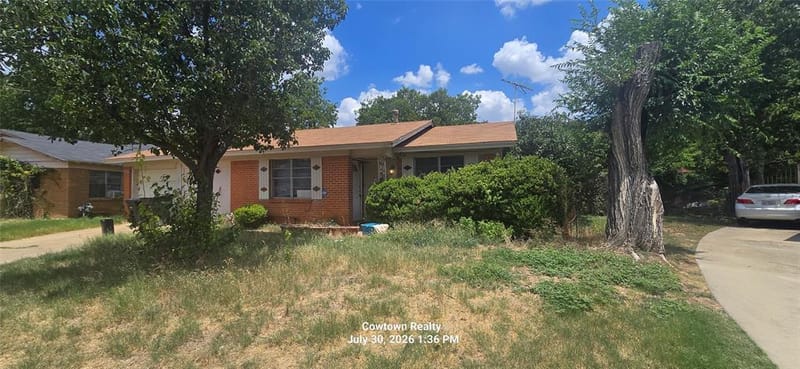 1053 Cole Court, Fort Worth TX 76115 - Photo 6