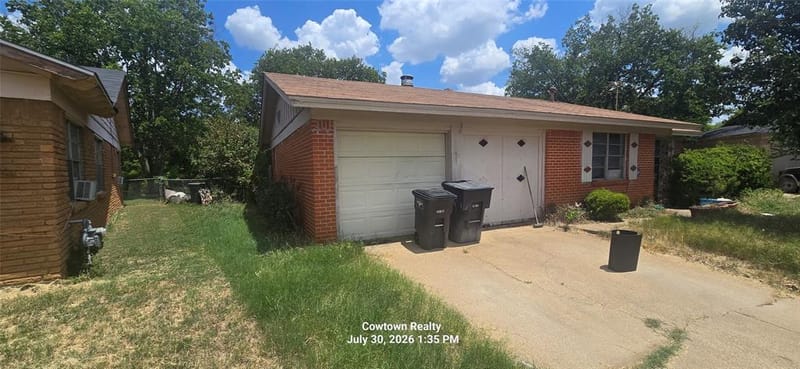 1053 Cole Court, Fort Worth TX 76115 - Photo 3