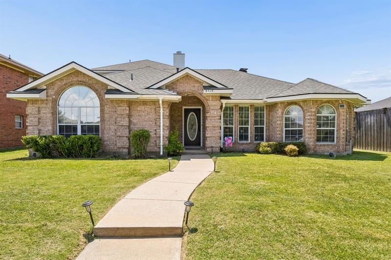 8510 Hartford Drive, Rowlett TX 75089