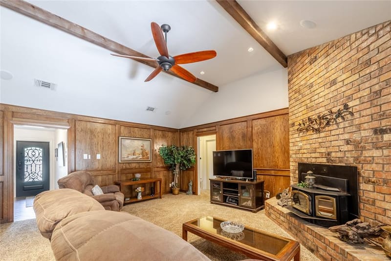 22 Greenbriar Street, Mineral Wells TX 76067 - Photo 6