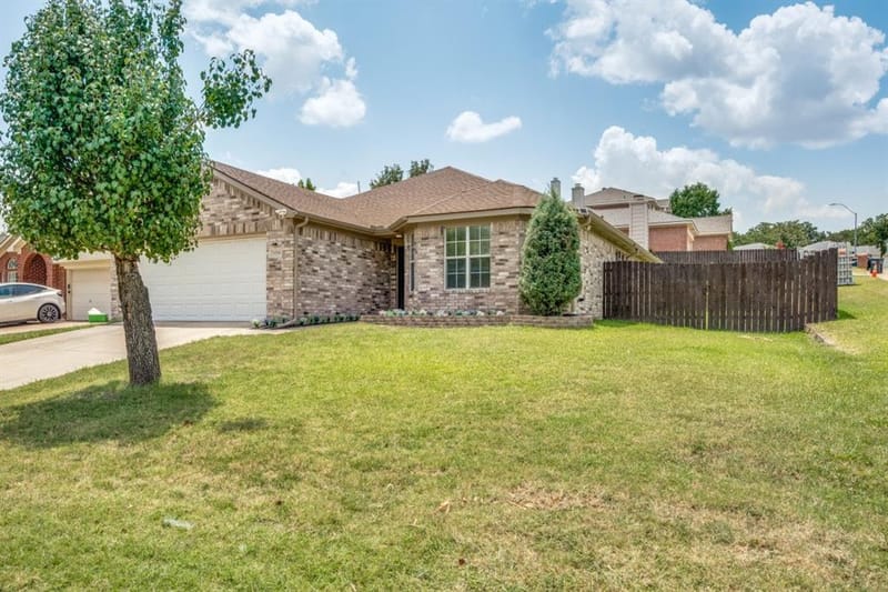 1520 Creekstone Court, Fort Worth TX 76112