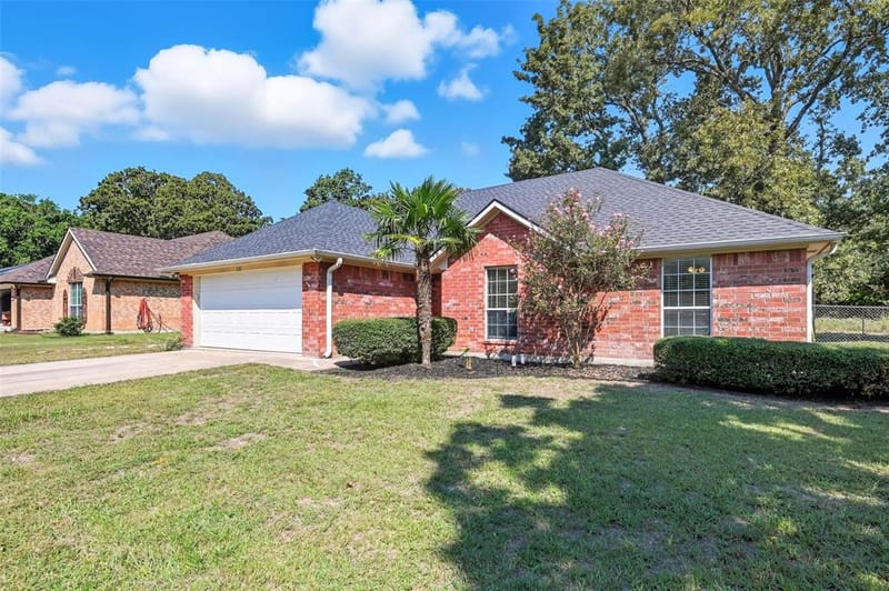 332 Comanche Trail, West Tawakoni TX 75474