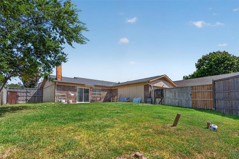 2224 Crockett Drive, Carrollton TX 75006 - Photo 6
