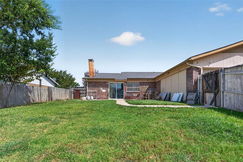 2224 Crockett Drive, Carrollton TX 75006 - Photo 7
