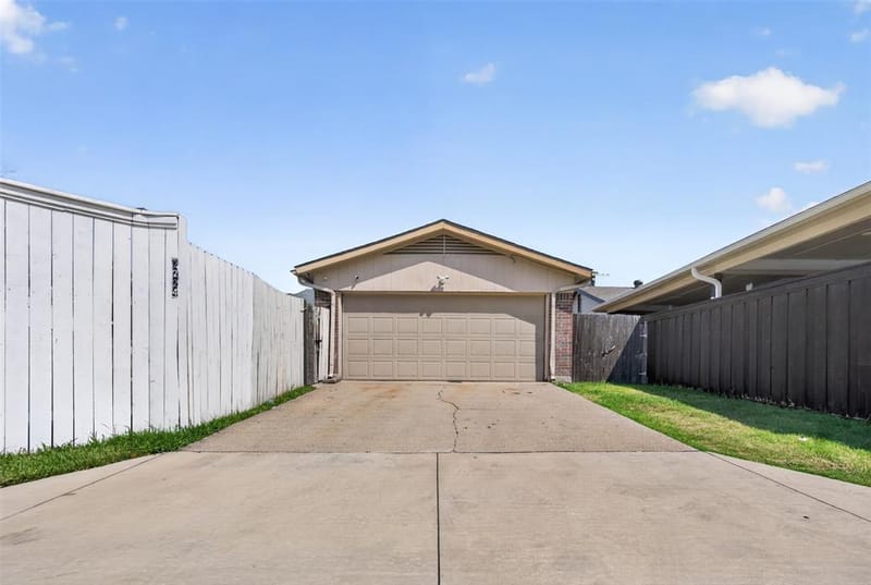 2224 Crockett Drive, Carrollton TX 75006 - Photo 9