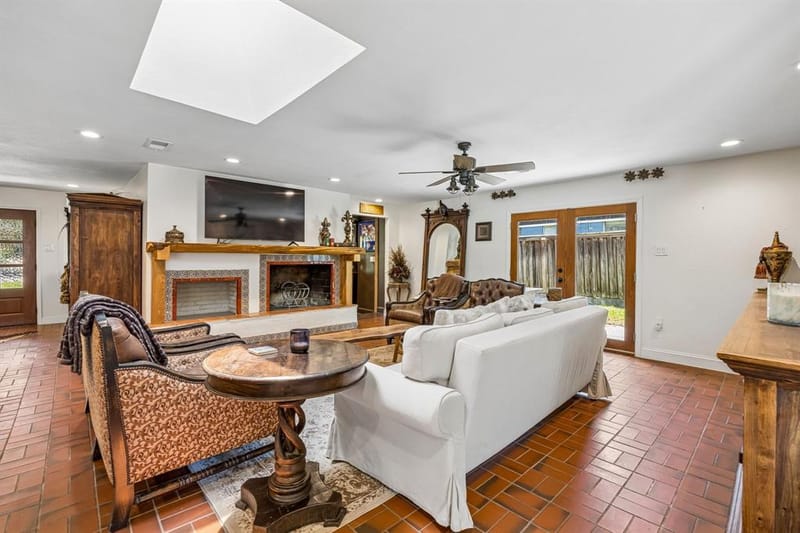 2301 Hill N Dale Drive, Irving TX 75038 - Photo 7