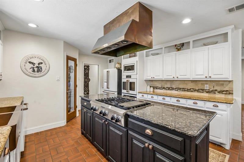 2301 Hill N Dale Drive, Irving TX 75038 - Photo 14