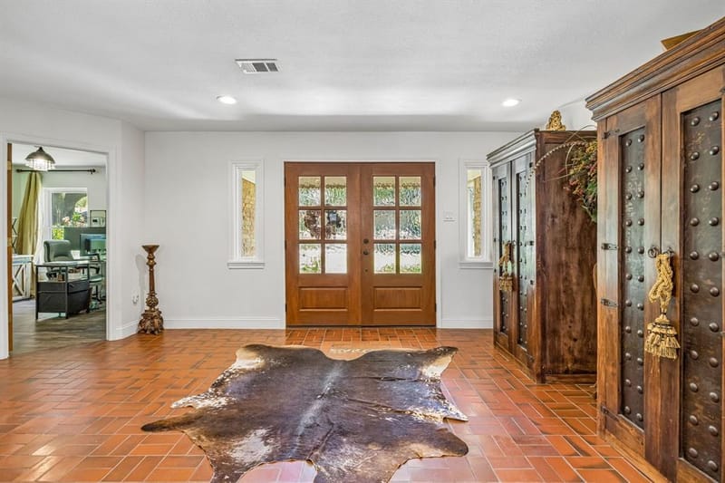 2301 Hill N Dale Drive, Irving TX 75038 - Photo 4