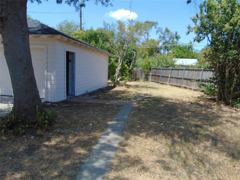 10135 San Juan Avenue, Dallas TX 75228 - Photo 7